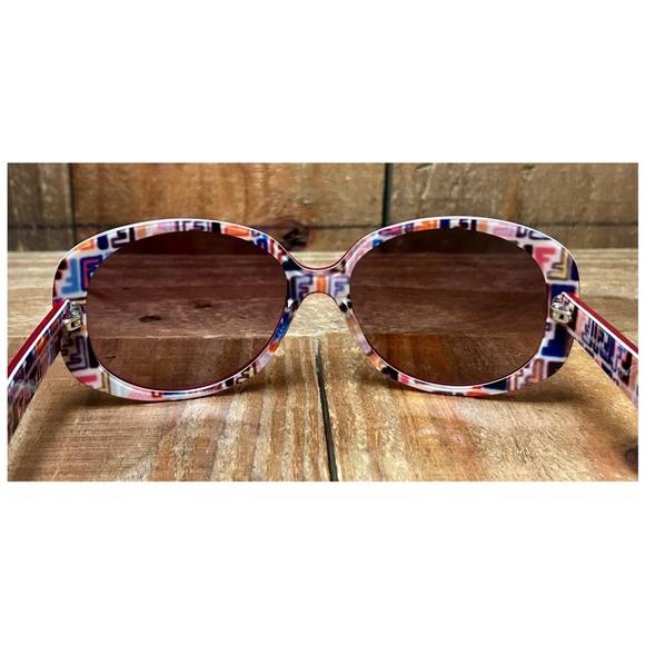 Fendi Red Oval Sunglasses with Monogram Sunglasses Case FS5085 615 135. - Picture 14 of 16